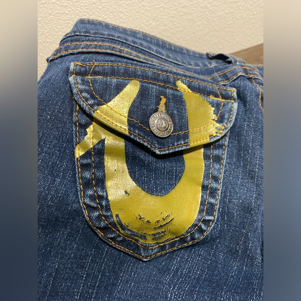 True religion jeans, gold horseshoe, Bootcut, darker denim wash, size 28